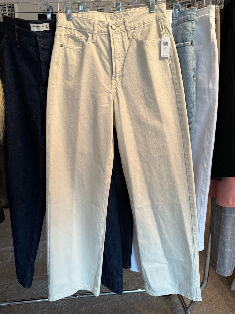 NWT Old Navy Extra High Rise Wide Leg Women’s Jeans Size 4 Long